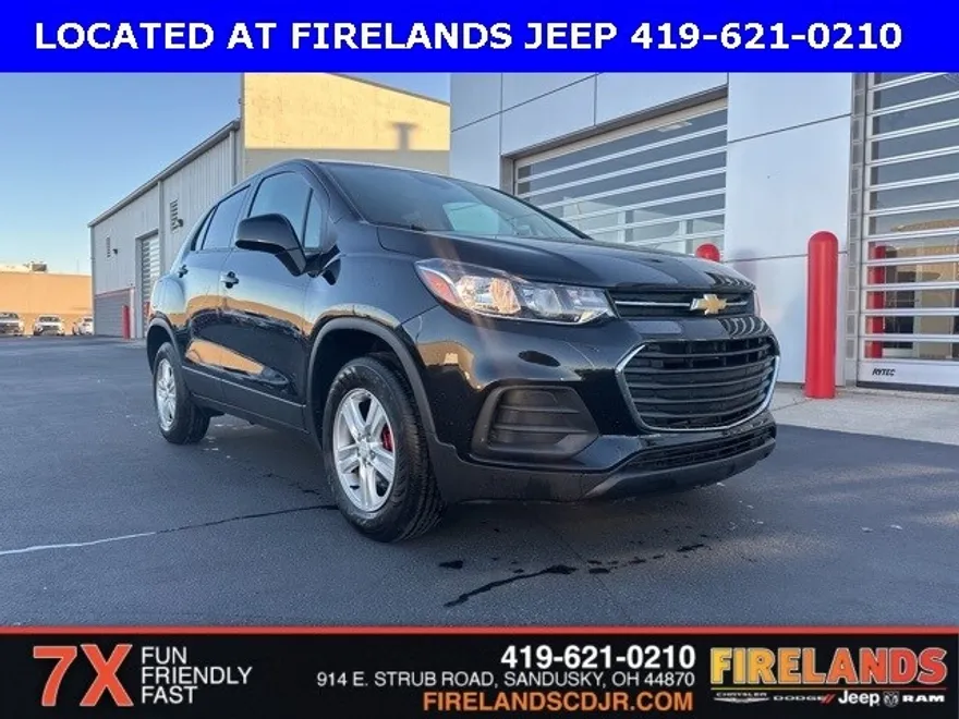 2022 Chevrolet Trax LS photo 1