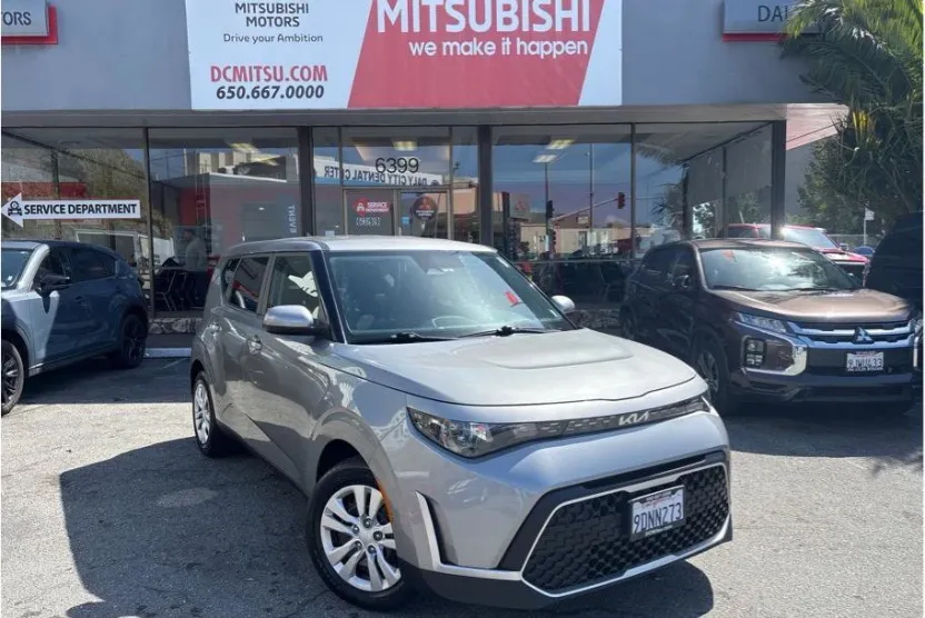 2023 Kia Soul LX photo 1