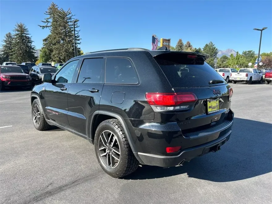 2021 Jeep Grand Cherokee Trailhawk photo 1