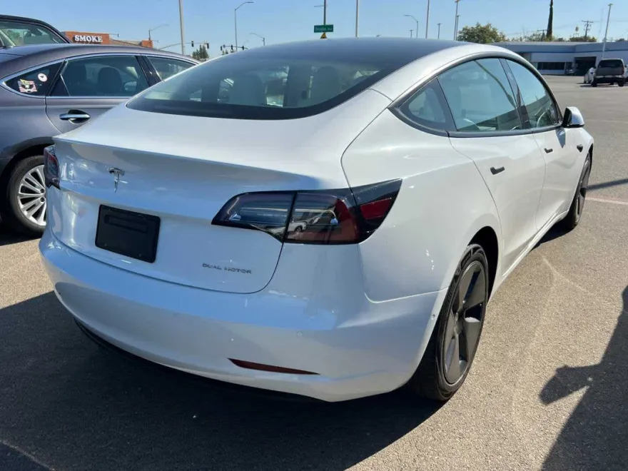 2022 Tesla Model 3 Long Range photo 1