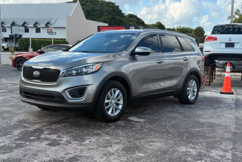 2016 Kia Sorento LX photo 1