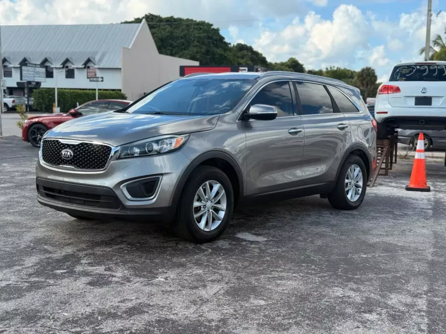 2016 Kia Sorento LX photo 1