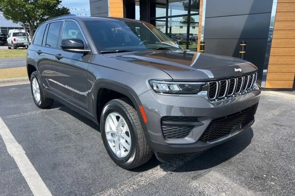 2025 Jeep Grand Cherokee Laredo X photo 1