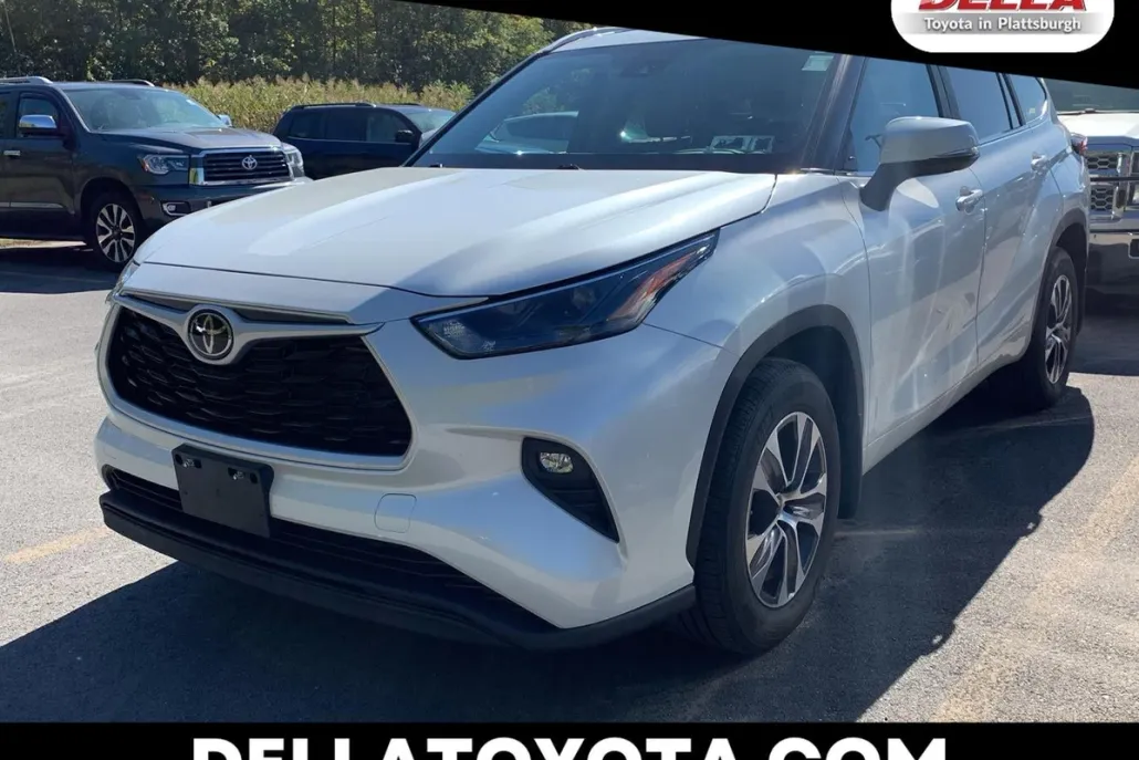 2023 Toyota Highlander XLE photo 1