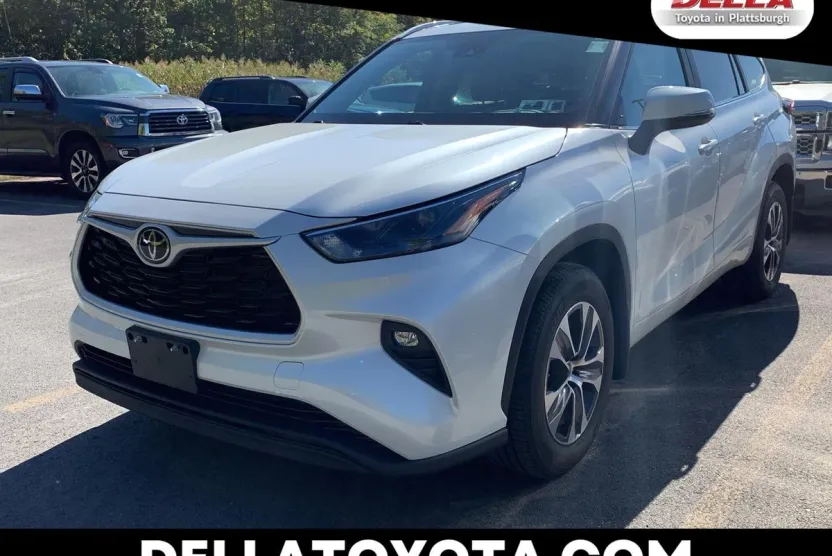 2023 Toyota Highlander XLE photo 1