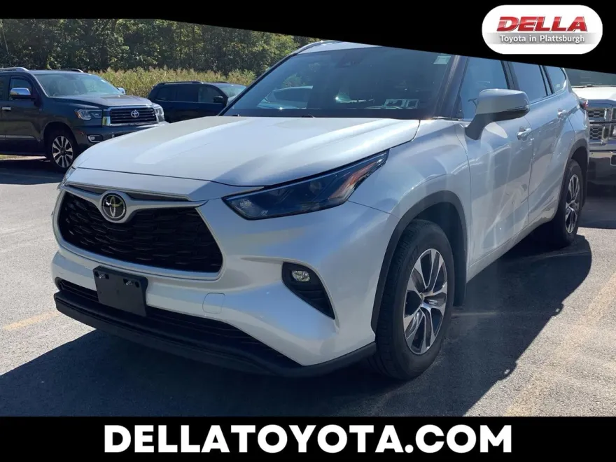 2023 Toyota Highlander XLE photo 1