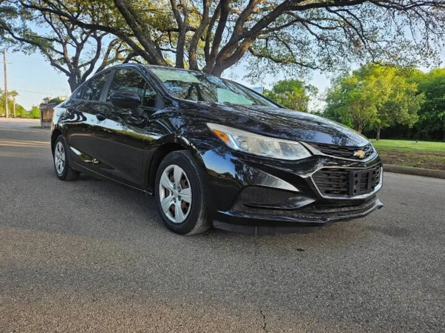 2017 Chevrolet Cruze LS photo 1