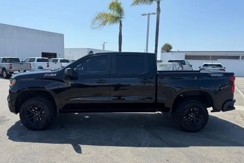 2025 Chevrolet Silverado 1500 Custom Trail Boss photo 1