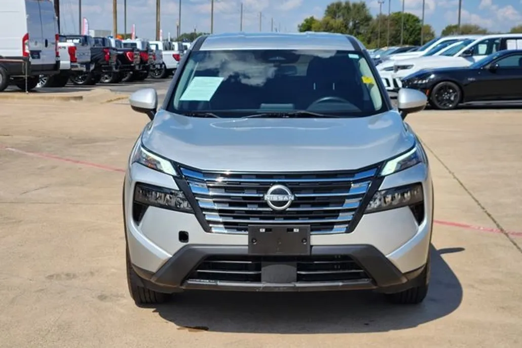 2024 Nissan Rogue SV photo 1