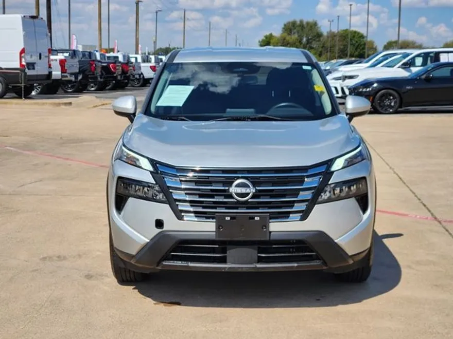 2024 Nissan Rogue SV photo 1