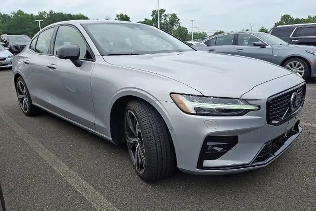 2023 Volvo S60 Plus photo 1