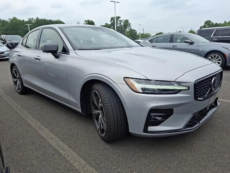 2023 Volvo S60 Plus photo 1