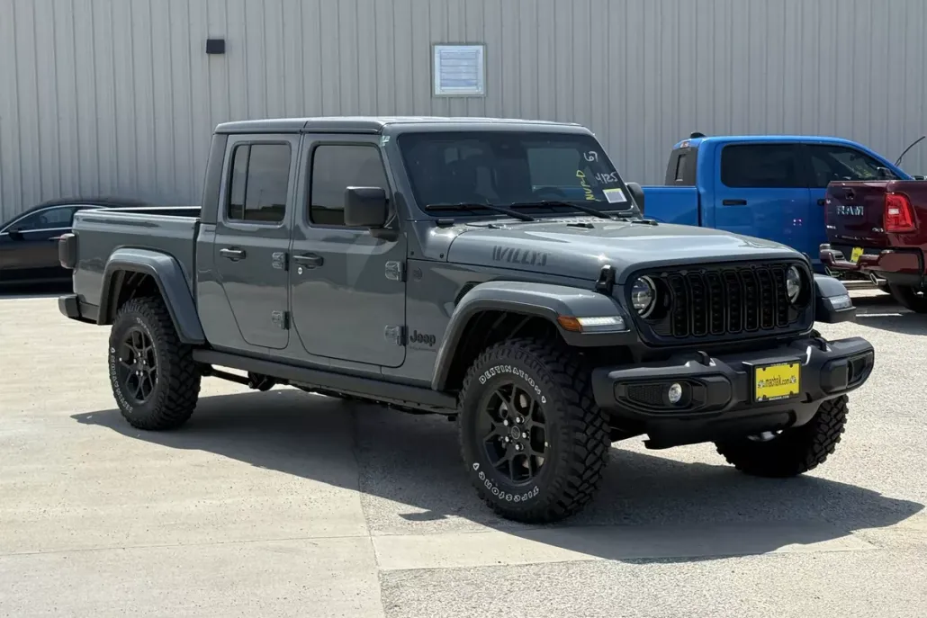 2025 Jeep Gladiator Willys photo 1