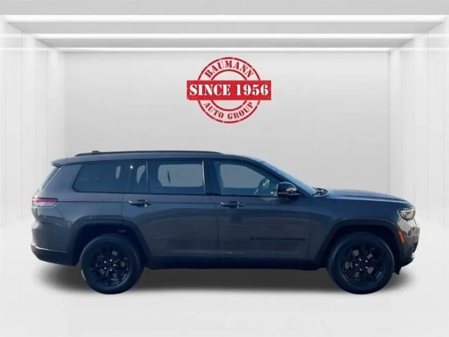 2024 Jeep Grand Cherokee Laredo Altitude photo 1