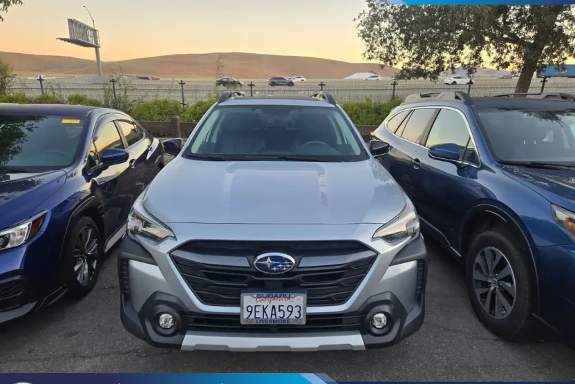 2023 Subaru Outback Limited photo 1