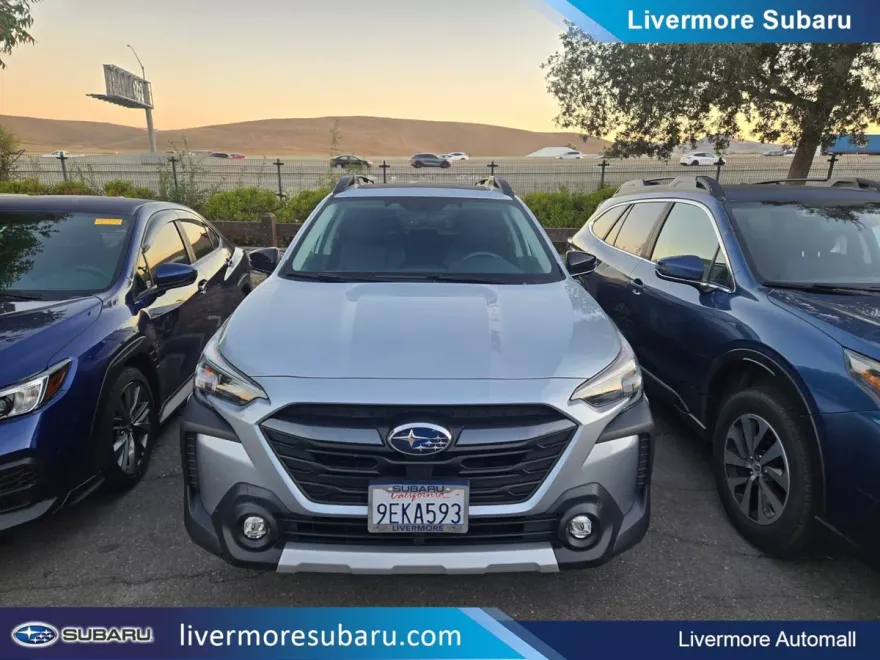 2023 Subaru Outback Limited photo 1