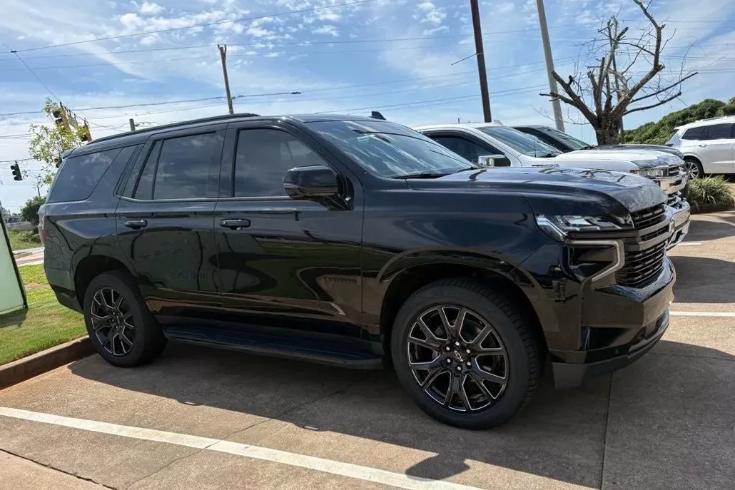 2023 Chevrolet Tahoe RST photo 1