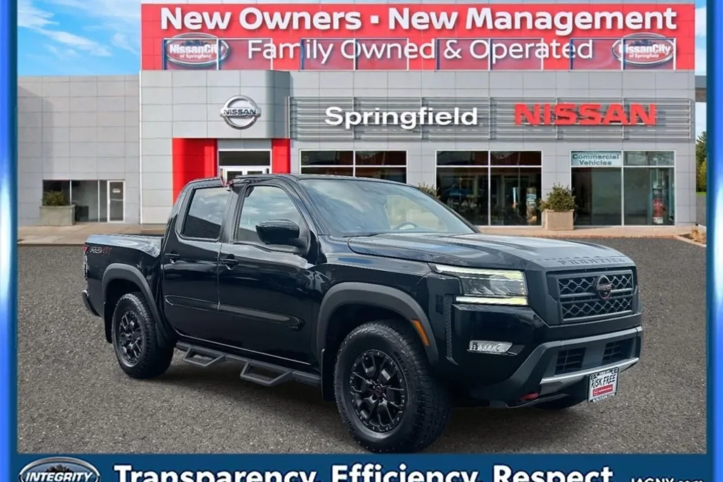 2022 Nissan Frontier Crew Cab PRO-4X photo 1