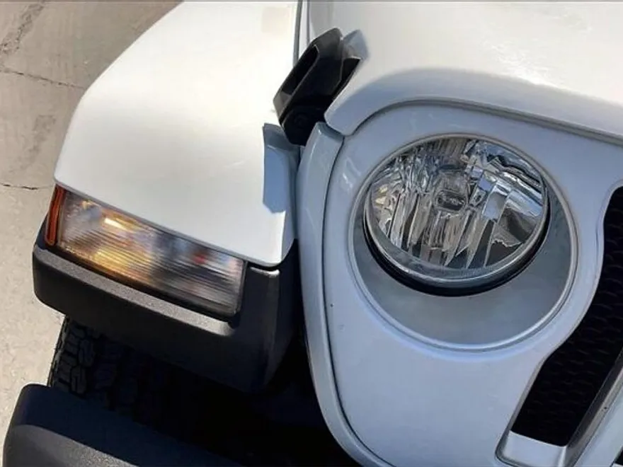 2023 Jeep Wrangler Sahara photo 24