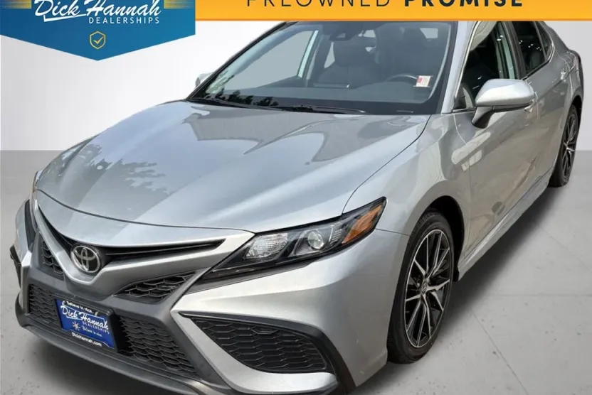 2021 Toyota Camry SE photo 1