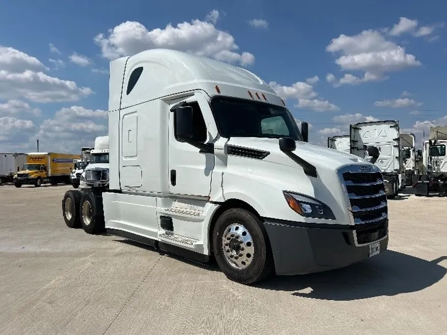 2021 Freightliner Cascadia 126" Sleeper Cab photo 1