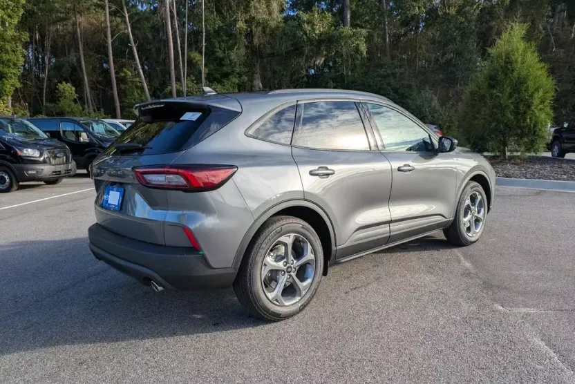 2026 Ford Escape ST-Line photo 1