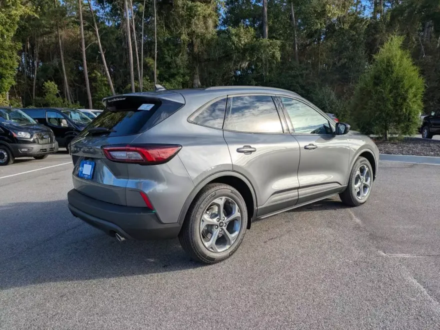 2026 Ford Escape ST-Line photo 1