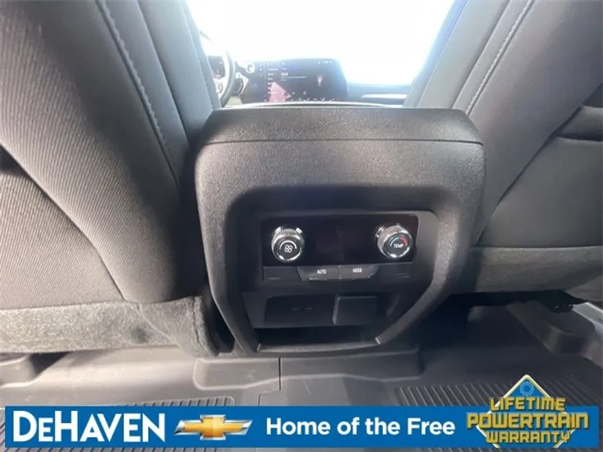 2024 Chevrolet Traverse photo 1