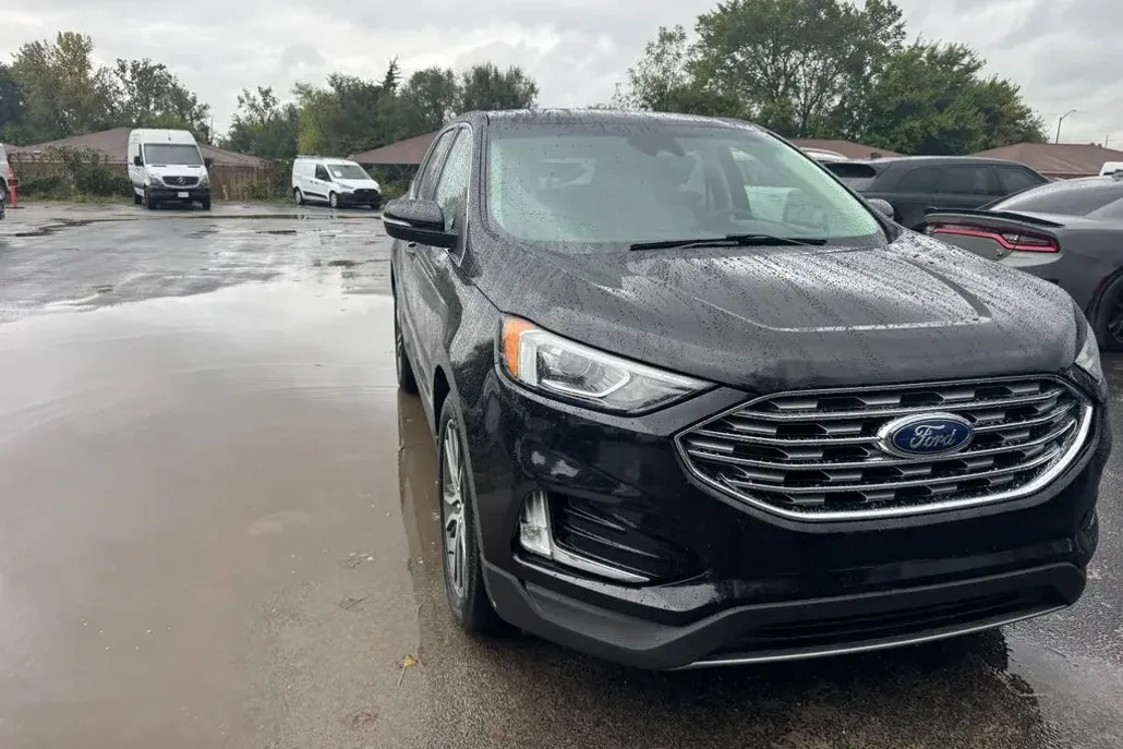 2019 Ford Edge Titanium photo 1