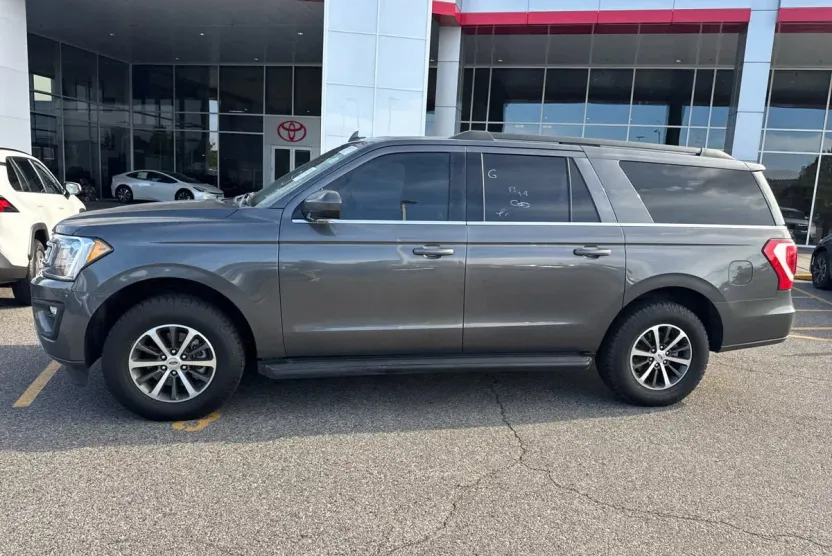 2021 Ford Expedition MAX XLT photo 1