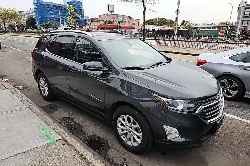 2020 Chevrolet Equinox LT photo 1