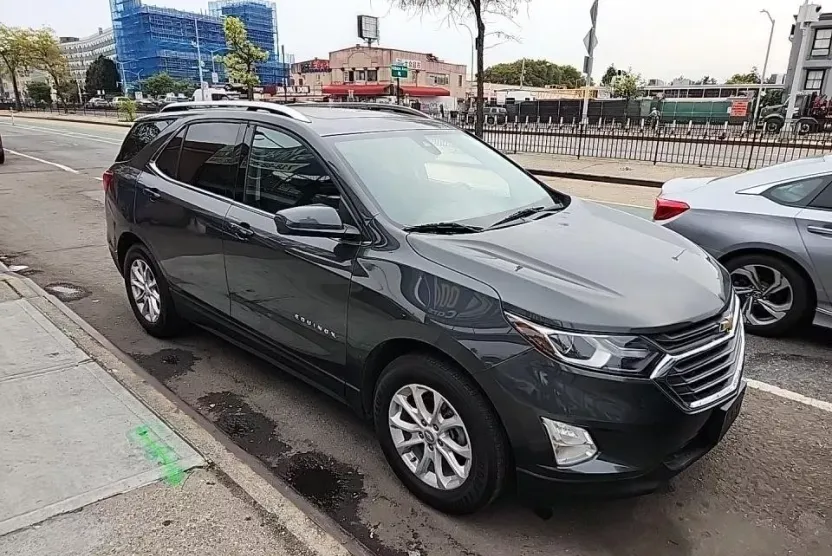 2020 Chevrolet Equinox LT photo 1