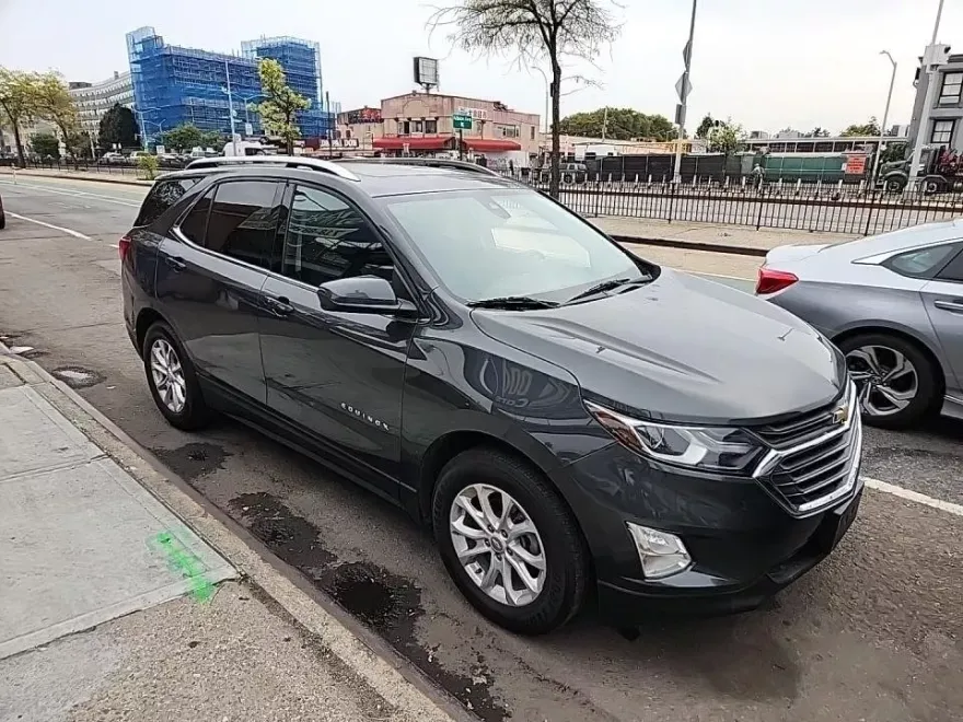 2020 Chevrolet Equinox LT photo 1