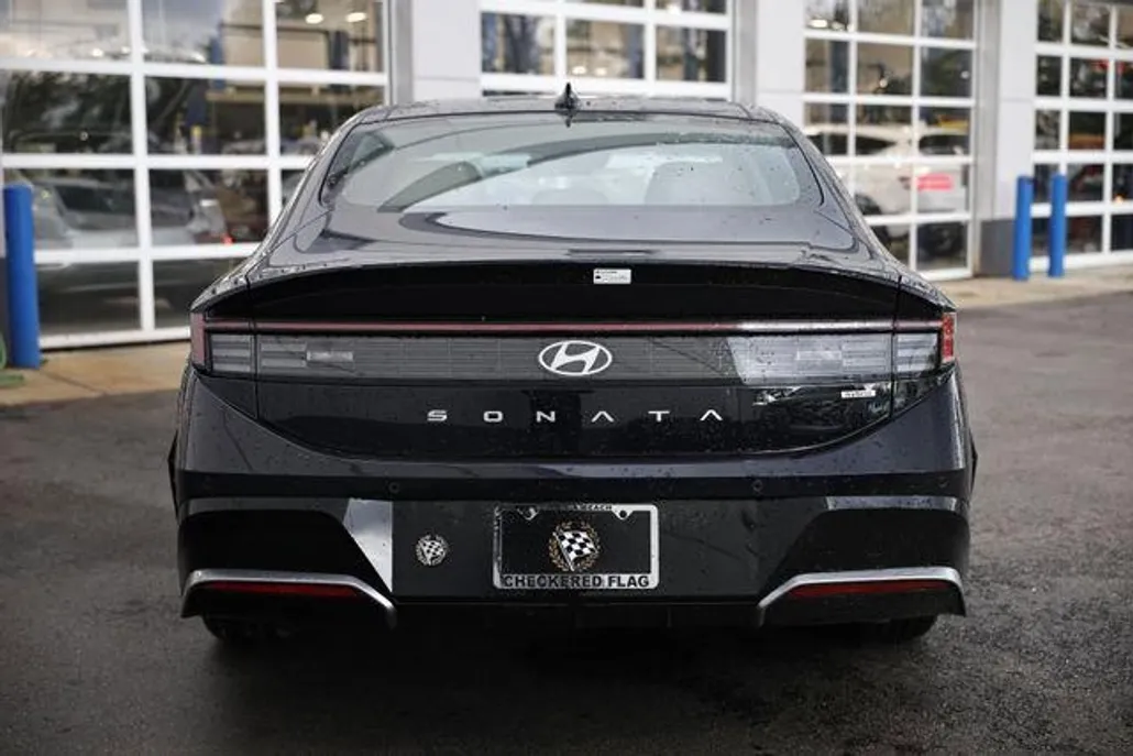2025 Hyundai Sonata Hybrid Limited photo 1