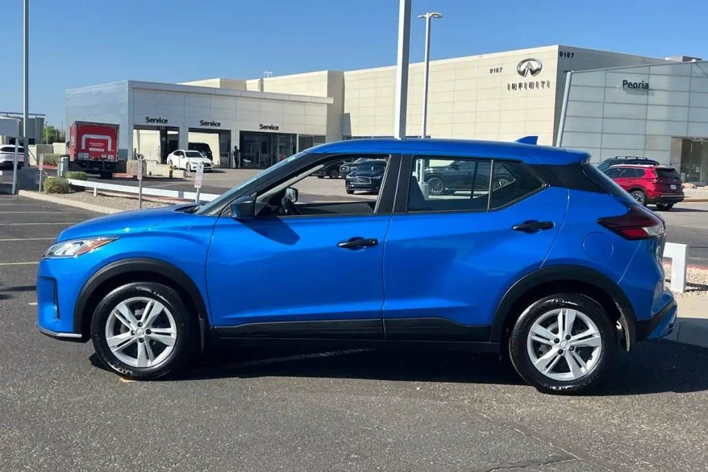 2025 Nissan Kicks Play S photo 1