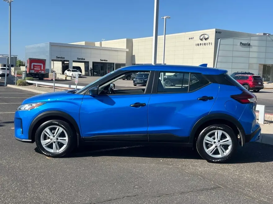 2025 Nissan Kicks Play S photo 1