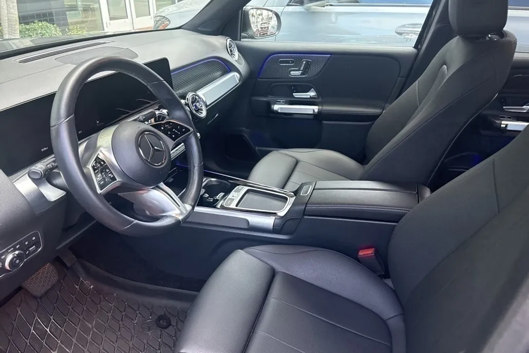 2024 Mercedes Benz GLB 250 photo 1
