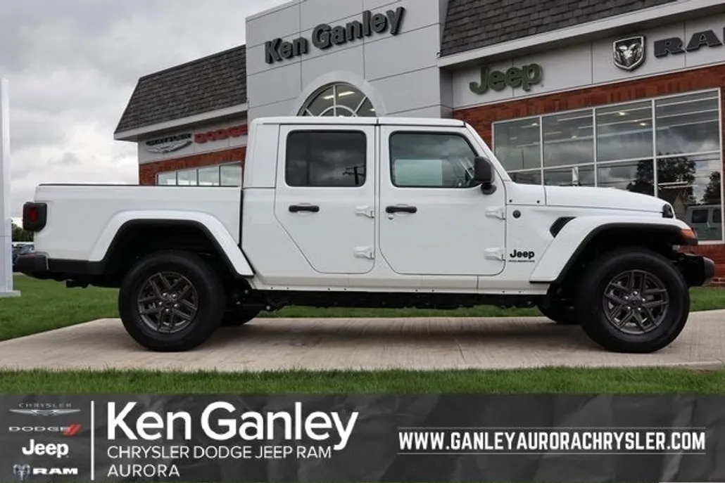 2025 Jeep Gladiator Sport S photo 1