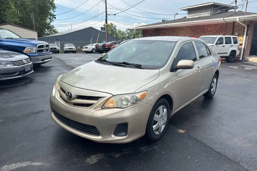 2013 Toyota Corolla L photo 1