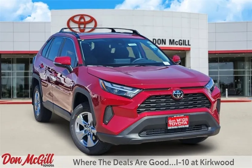 2025 Toyota RAV4 XLE photo 1