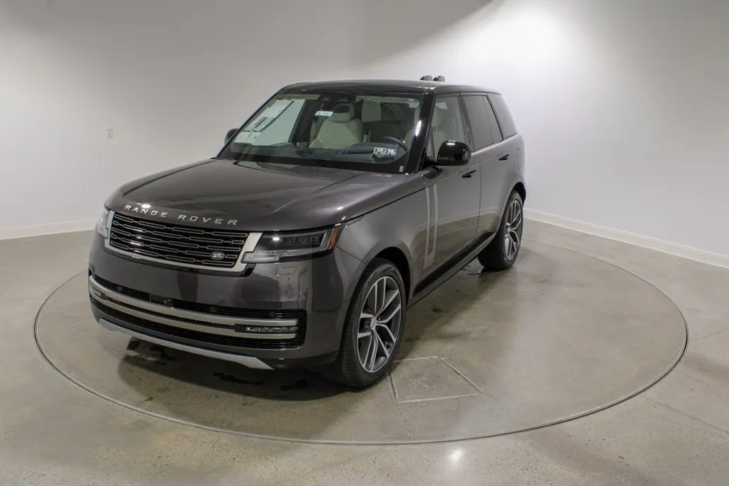 2025 Land Rover Range Rover SE photo 1