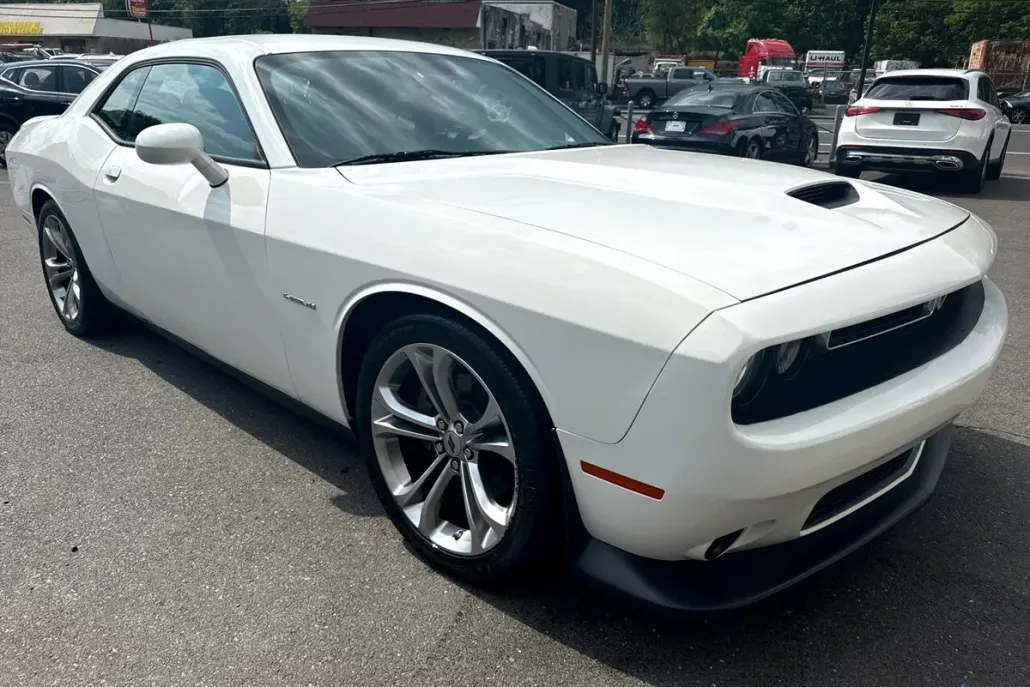 2022 Dodge Challenger R/T Plus photo 1