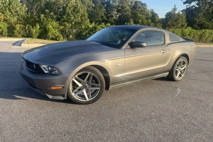 2010 Ford Mustang GT Premium photo 1