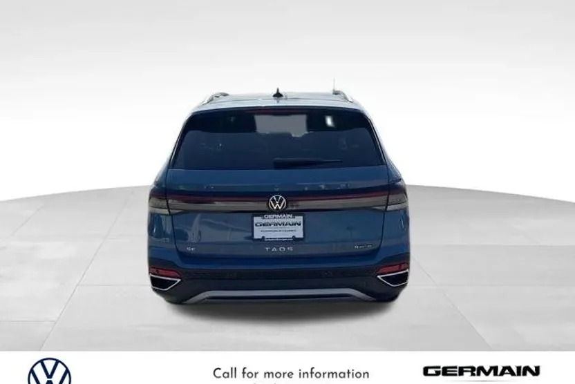 2025 Volkswagen Taos SE photo 1