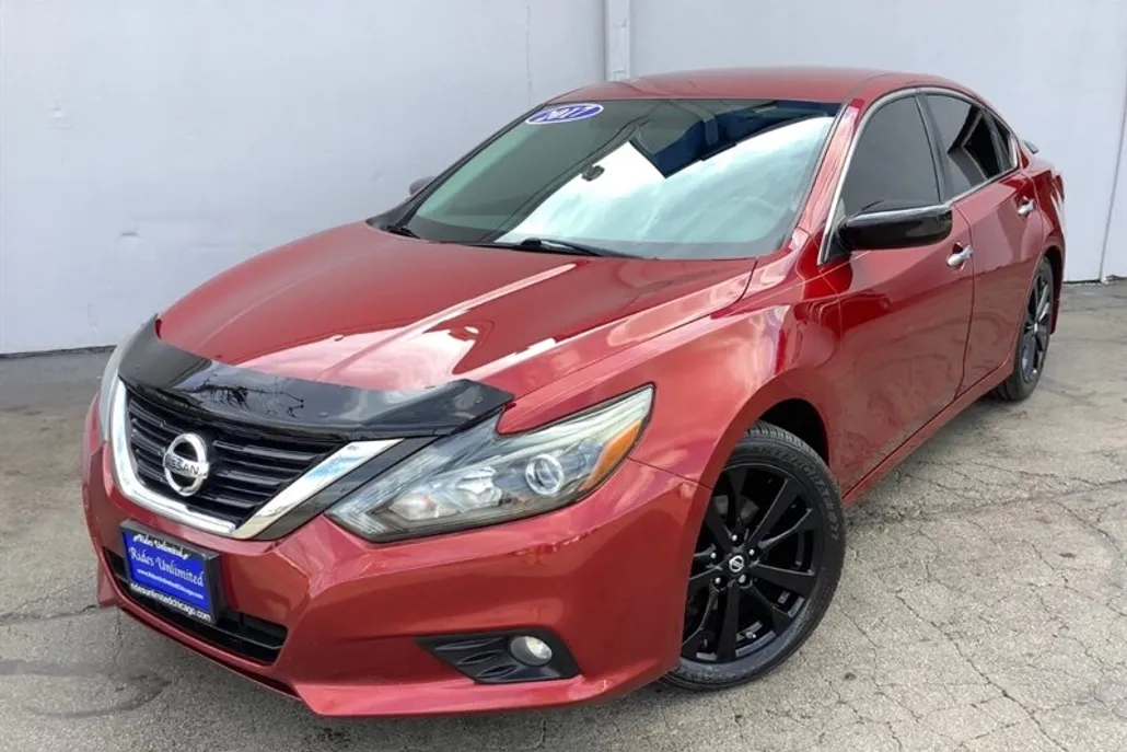 2017 Nissan Altima 2.5 SR photo 1