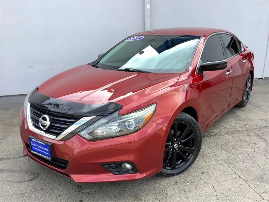 2017 Nissan Altima 2.5 SR photo 1