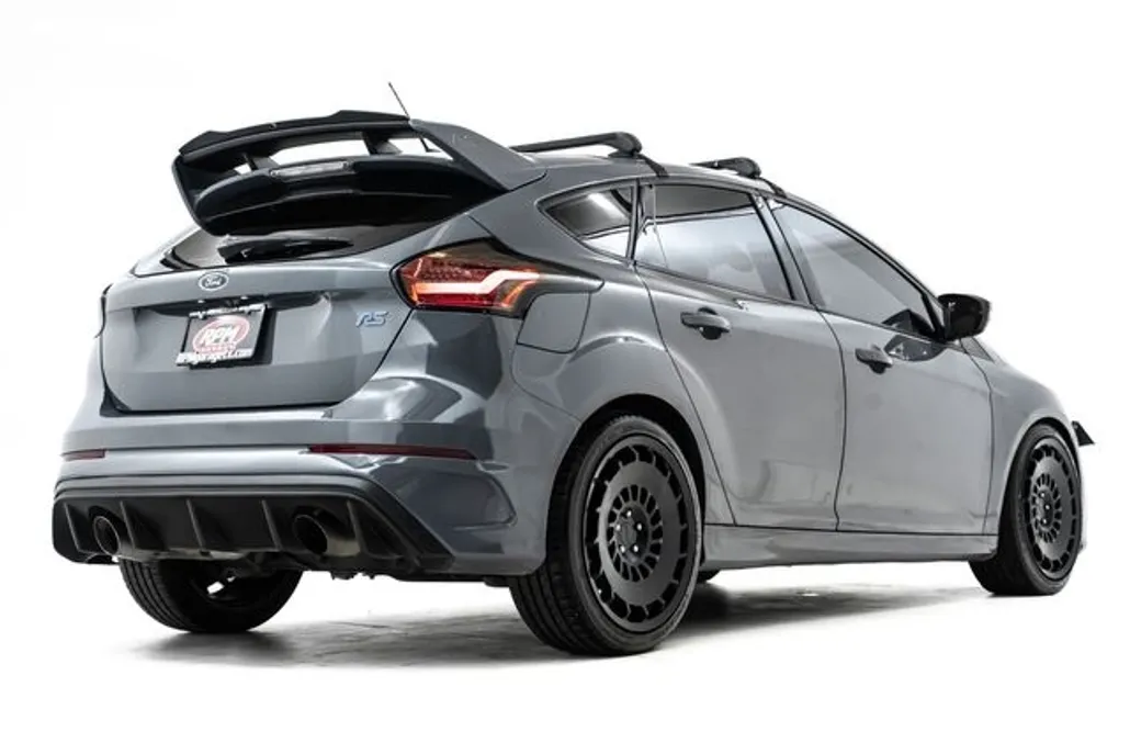 2016 Ford Focus RS photo 1