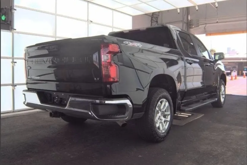 2023 Chevrolet Silverado 1500 LT photo 1