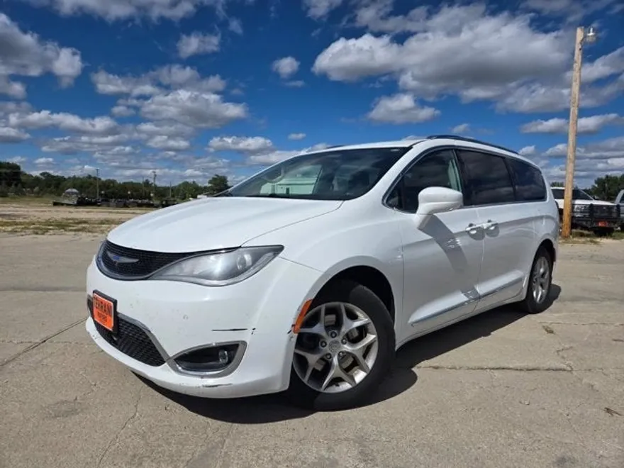 2018 Chrysler Pacifica Touring Plus photo 1