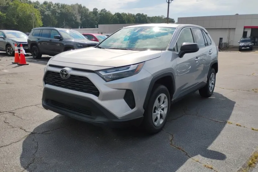 2024 Toyota RAV4 LE photo 1